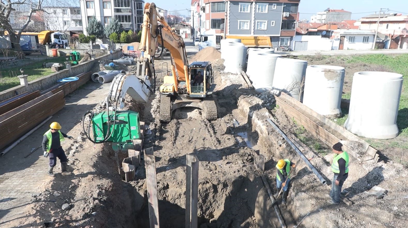 Bursa Büyükşehir Belediyesi, 17 ilçeyi güçlü bir altyapıya kavuşturacak yatırımlarına