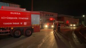 Yangın, 00.30 sıralarında İnegöl OSB 4. Cadde’de faaliyet gösteren bir