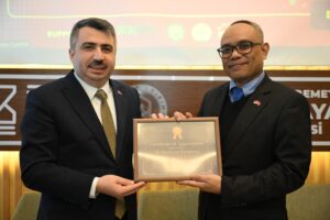 Mümine Şeremet Uyumayan Kütüphanesi’nde düzenlenen 3. Uluslararası Öğrenci Sempozyumu’na Uludağ