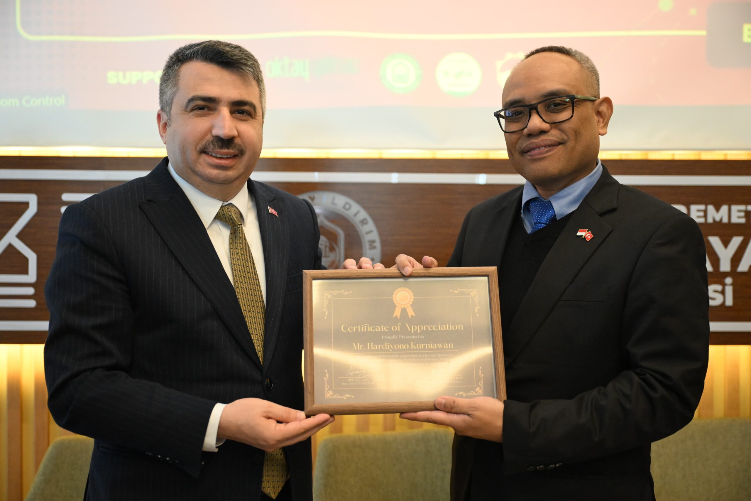 Mümine Şeremet Uyumayan Kütüphanesi’nde düzenlenen 3. Uluslararası Öğrenci Sempozyumu’na Uludağ