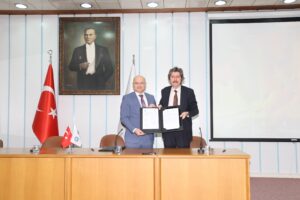 BUÜ yönetimi, öğrencilerin akademik gelişimini desteklerken onları iş hayatına hazırlayacak