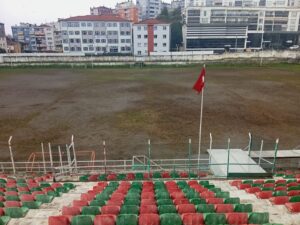Bayrak, “Mudanya ilçe stadı için düğmeye basıldı. Mevcut stadyumu yıkarak