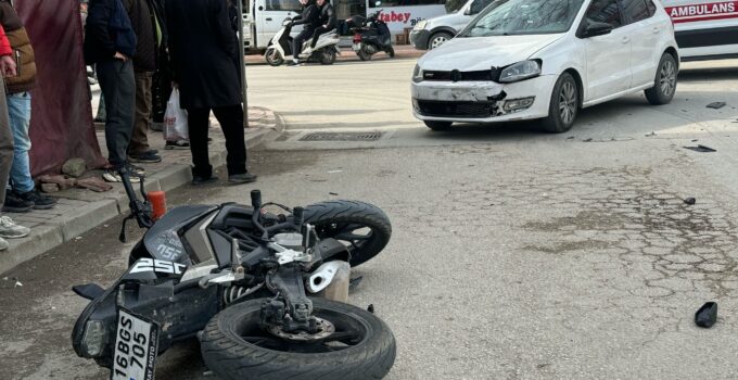 İznik’te otomobille çarpışan motosikletli yaralandı