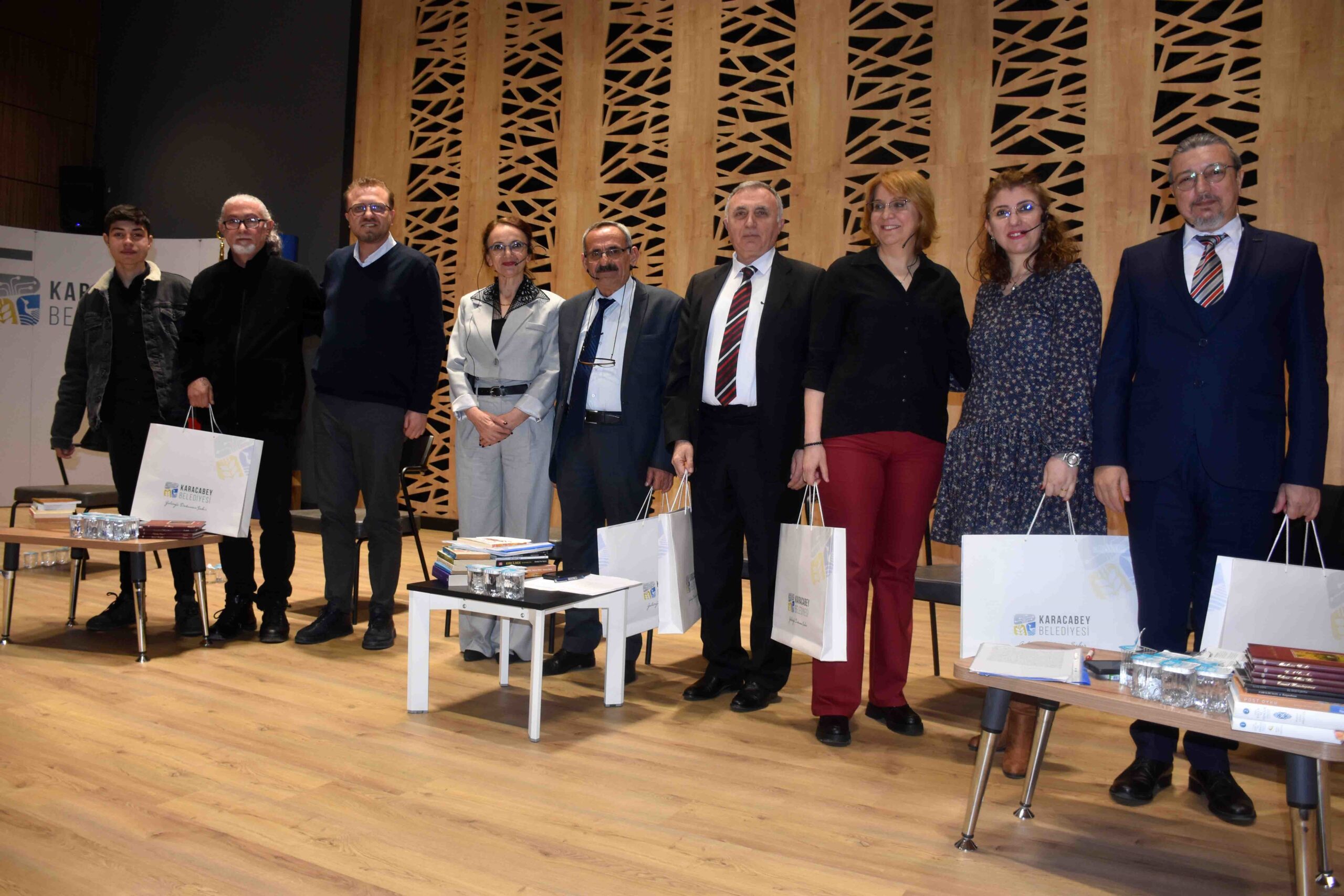 Karacabey Belediyesi’nin Dünya Öykü Günü çerçevesinde düzenlediği program, Kent Konseyi