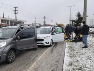 İnegöl’de zincirleme kaza: 4 yaralı