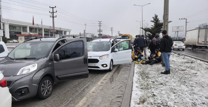 İnegöl’de zincirleme kaza: 4 yaralı