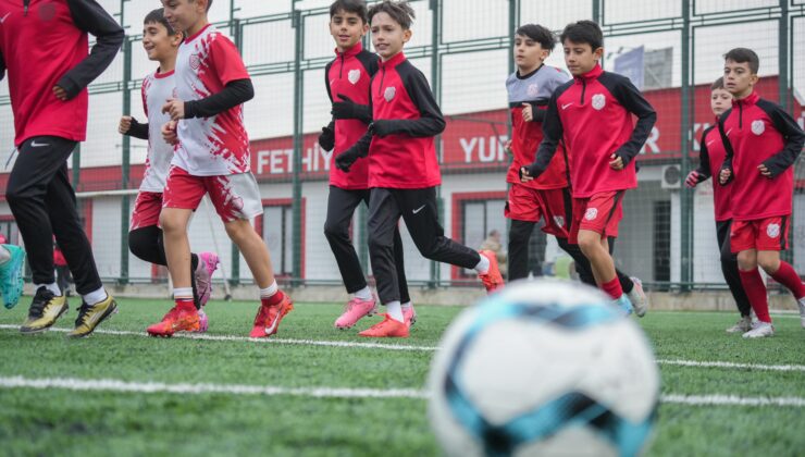 Bursa’da gelecek nesillerin temeli spor ile atılıyor