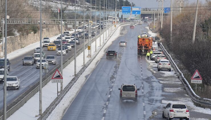 Bursa’da kardan kapanan Mudanya yolu açıldı