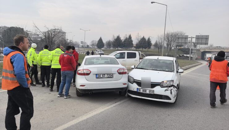 Bursa’da otomobiller çarpıştı: 2 yaralı