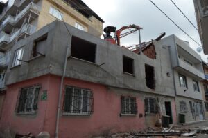 Osmangazi Belediyesi, kaçak yapılaşmaya karşı mücadelesini kararlılıkla sürdürüyor. Planlı ve