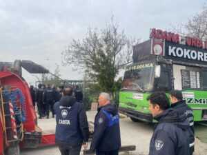 Bursa’nın Nilüfer ilçesinde büyükşehir ve ilçe zabıta müdürlüğü ekipleri, kokoreç,