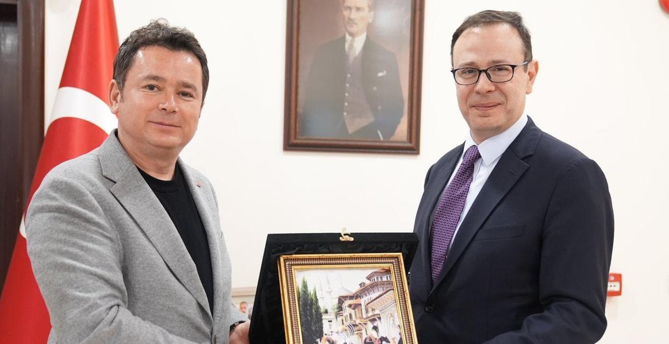 Türkiye Cumhuriyeti Priştine Büyükelçisi Tunç Angılı’yı ve Türkiye Cumhuriyeti Prizren