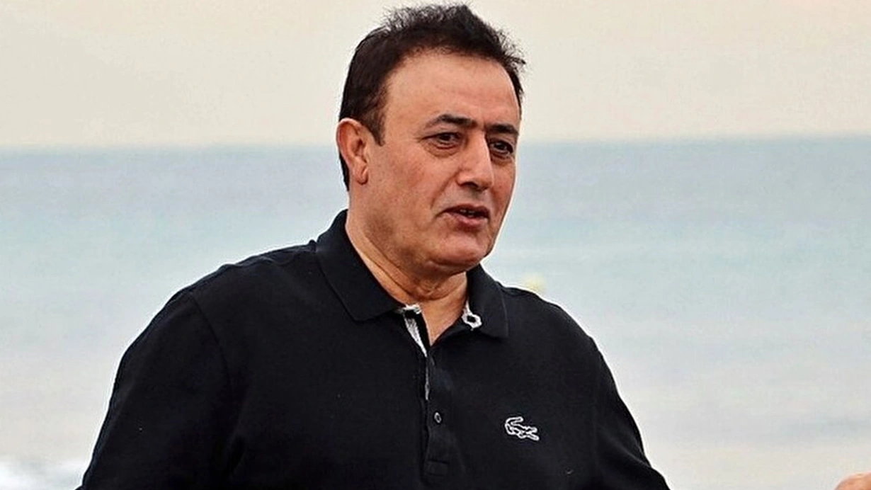 Ünlü türkücü Mahmut Tuncer‘in annesi Yüksel Özsoy hayatını kaybetti. Ünlü