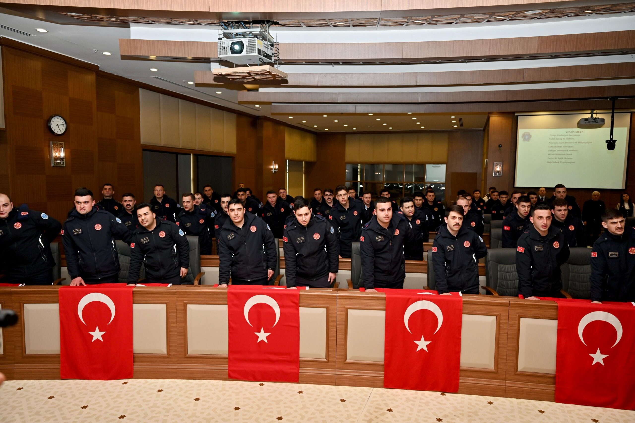 Bursa Büyükşehir Belediyesi’nde 83’ü itafiye eri, 1’i uzman yardımcısı ve