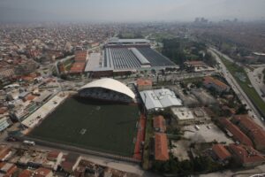 Bursa’nın tarihi stadyumu Merinos el değiştirdi… Bursaspor’un Futbol Okulları için