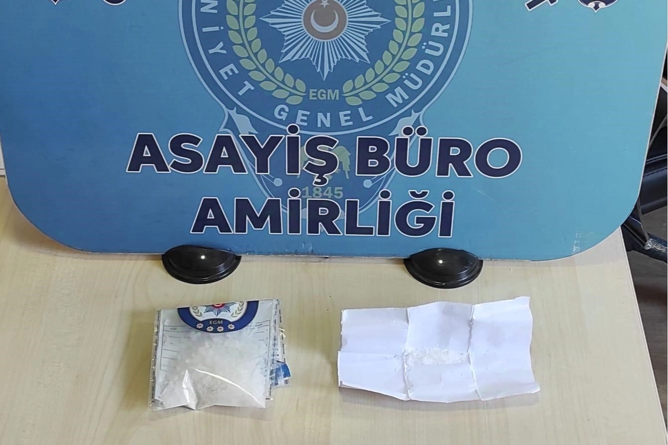 Orhangazi ilçesinde devriye atan polis ekipleri bir otomobilden şüphelendi. Ekiplerin