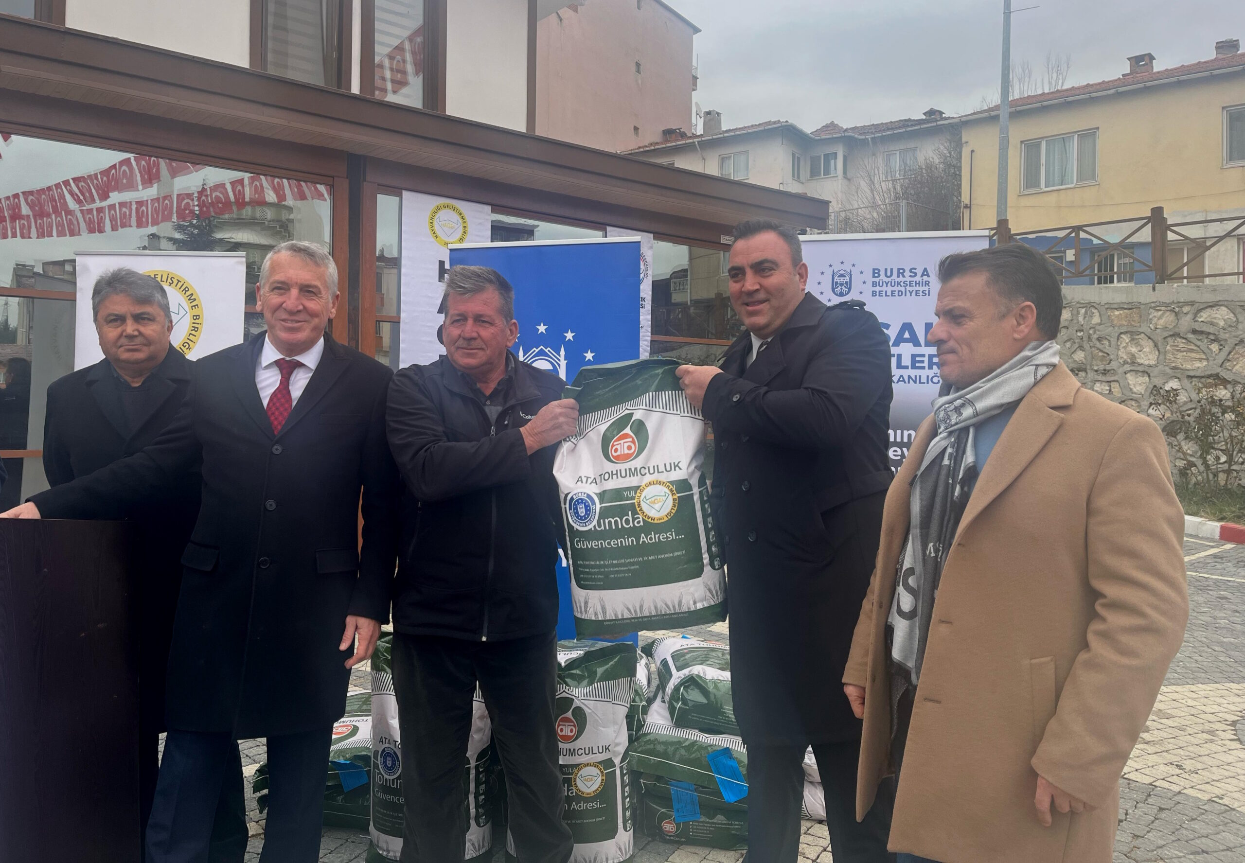 Bursa’da fidan ve tohum temininden sulama borusu üretimine, ekipman desteğinden
