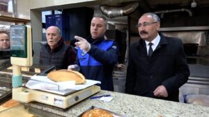 Gemlik ilçesi genelindeki fırınlarda yapılan denetimlerde, pidelerin ve ekmeklerin gramajları