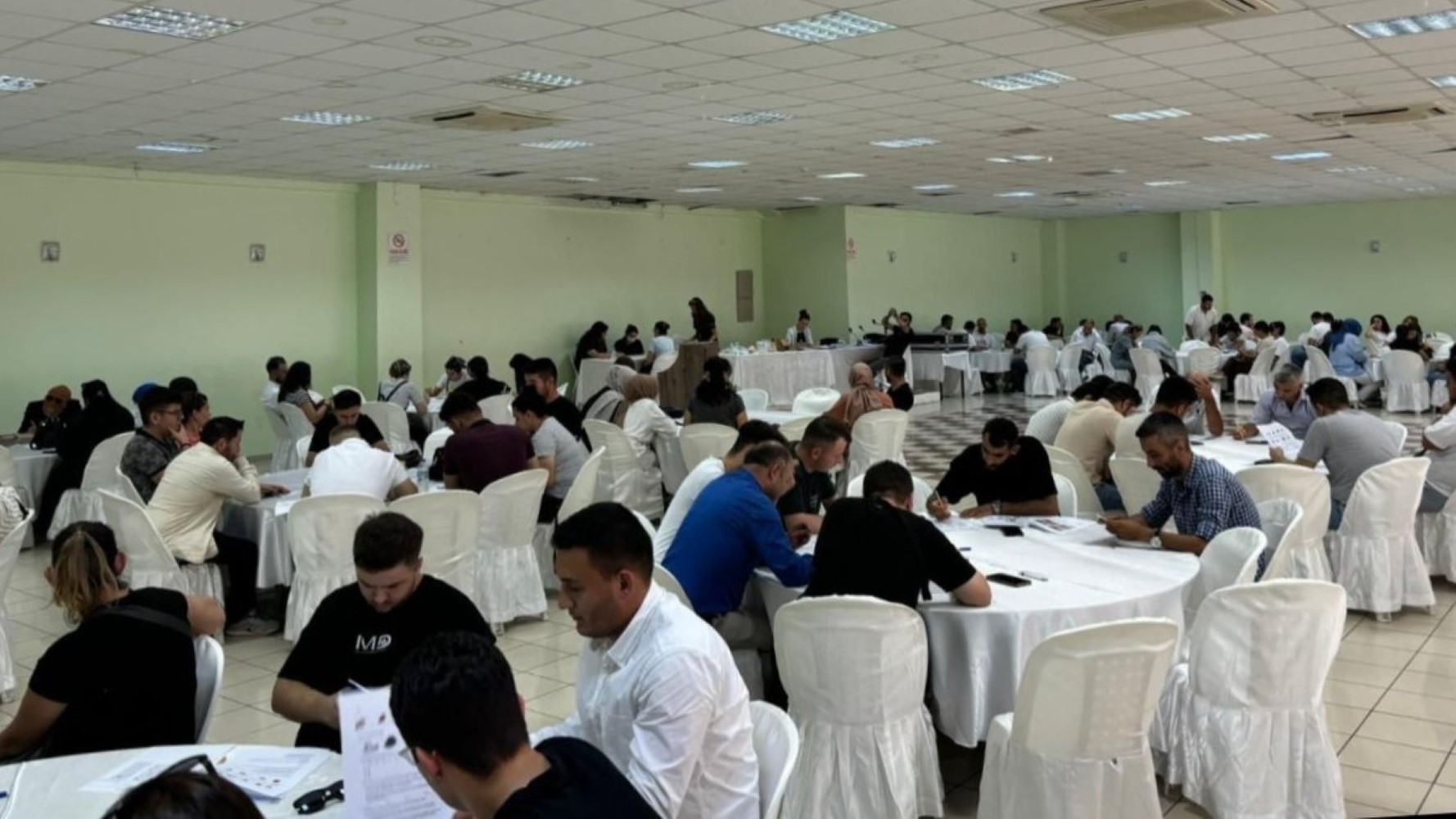 Bu mülakatlar sonucunda, özel sektörde çalışmaya uygun bin kişilik istihdam