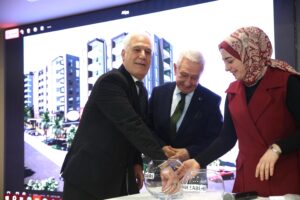 Yüzlerin gülümsediği kura töreninde konuşan Büyükşehir Belediye Başkanı Mustafa Bozbey,