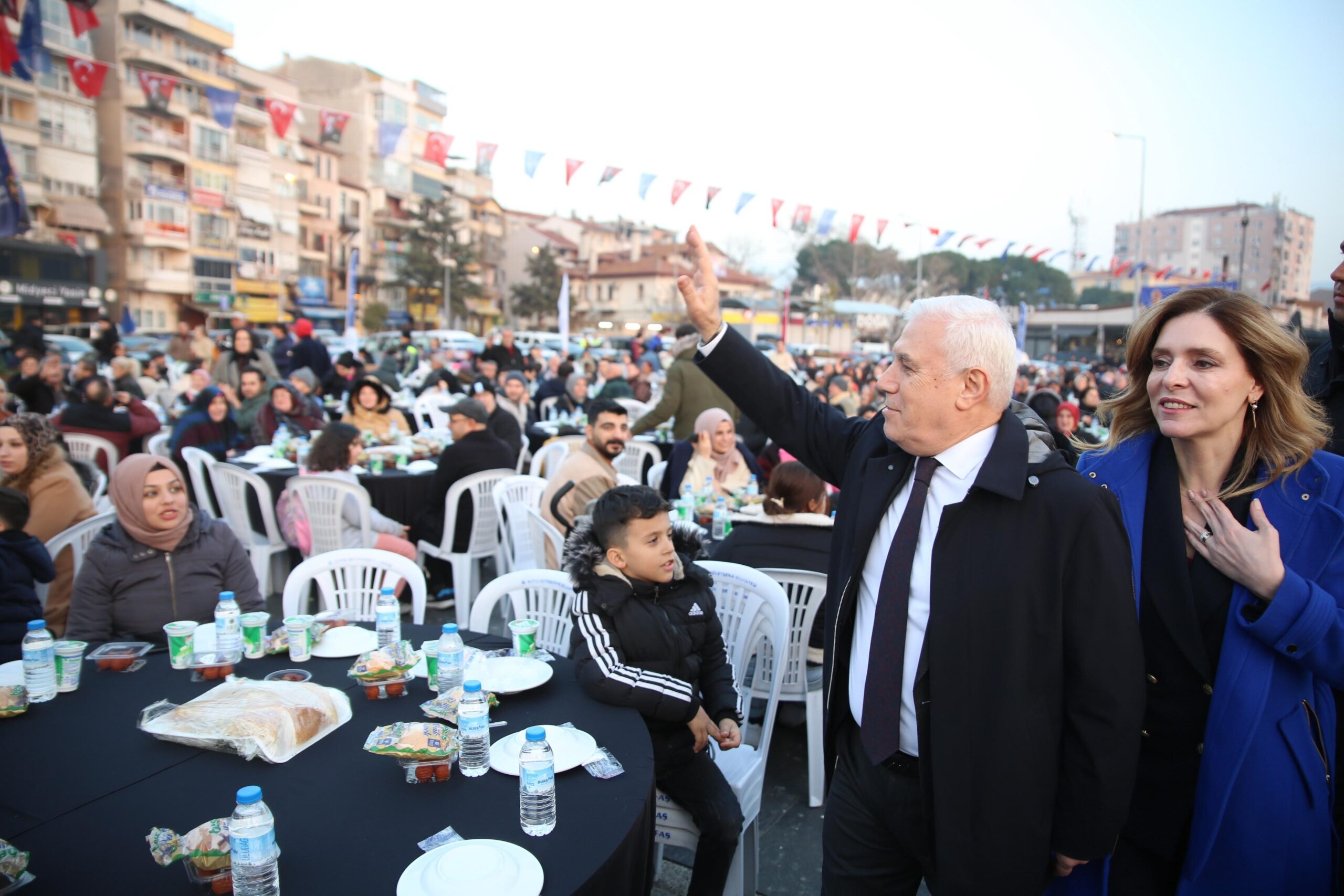 Bursa Büyükşehir Belediyesi tarafından ilçelerde düzenlenen iftar programları Gemlik ile