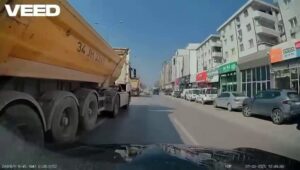 Olay, merkez Osmangazi ilçesi Ankara Yolu Caddesi’nde meydana geldi. Akan