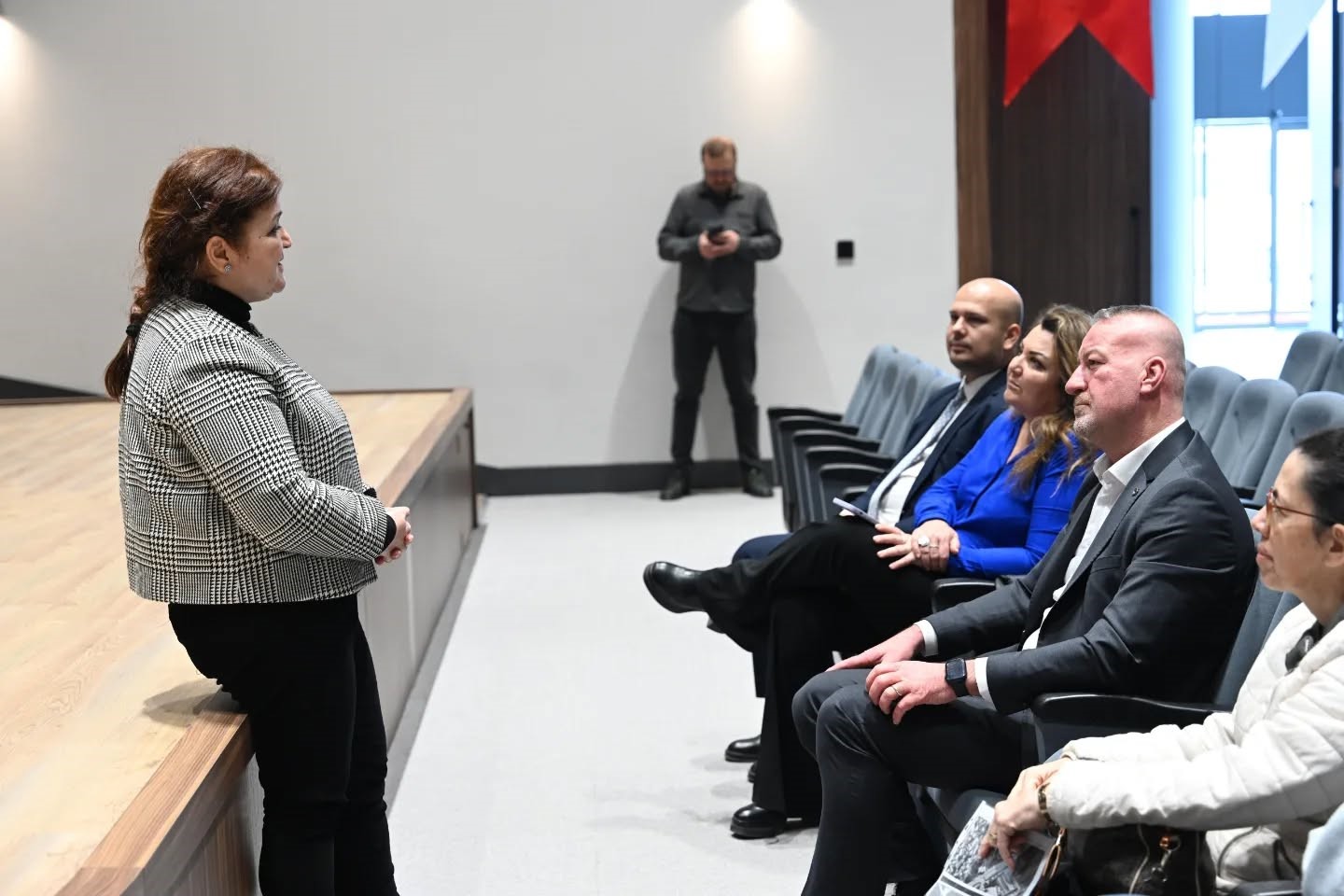 Belediye Başkanı Fatih Karabatı, akademisyenler ve öğrencilerle bir araya gelerek