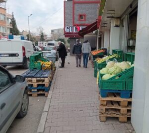 Osmangazi Belediyesi zabıta ekipleri, ilçe genelinde yayaların kullanımı için ayrılan
