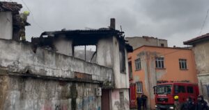 Yangın, saat 16.00 sıralarında merkez Yıldırım ilçesi Beyazıt mahallesi 1.