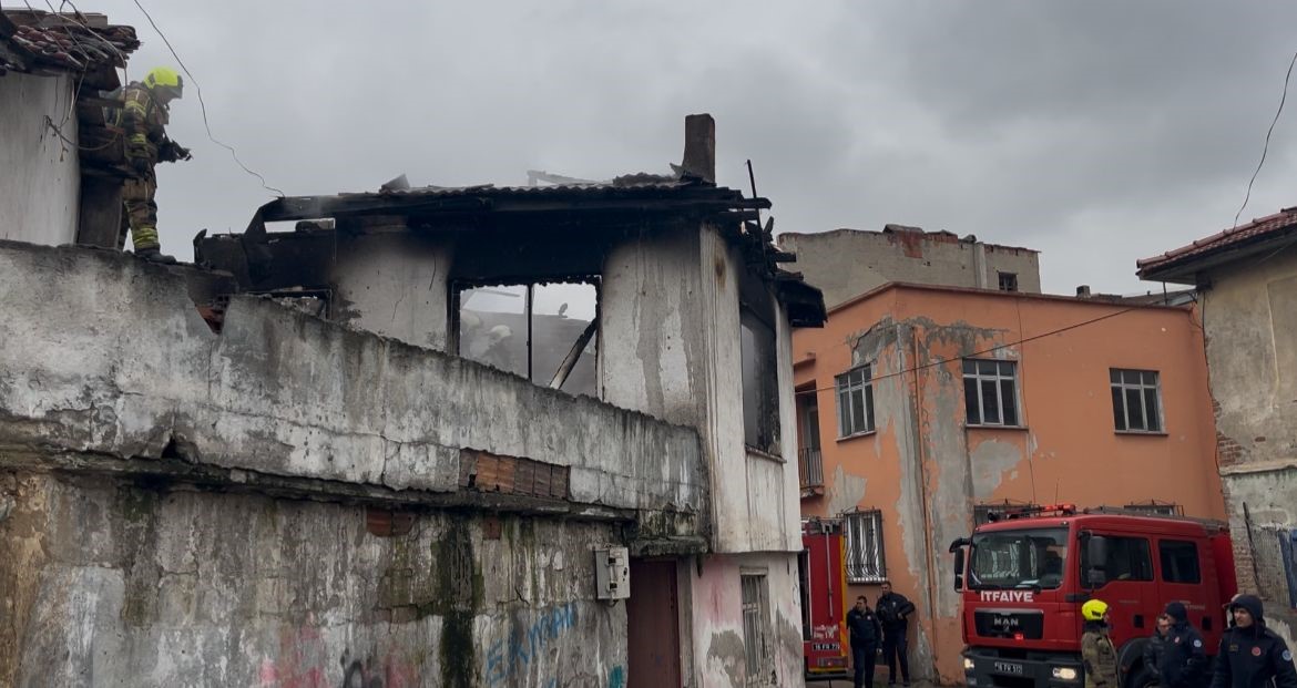 Yangın, saat 16.00 sıralarında merkez Yıldırım ilçesi Beyazıt mahallesi 1.