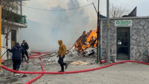 Yangın, saat 13.30 sıralarında merkez Osmangazi ilçesi Veysel Karani Mahallesi’nde