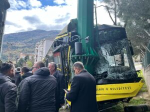 Alınan bilgiye göre, Heykel Siteler hattında çalışan S2 numaralı belediye