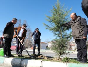 Orhaneli’nde 500 fidan toprakla buluştu