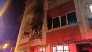 Yangın, gece saat 24.00 sıralarında Orhangazi’de Arapzade Mahallesi Mescit Sokak