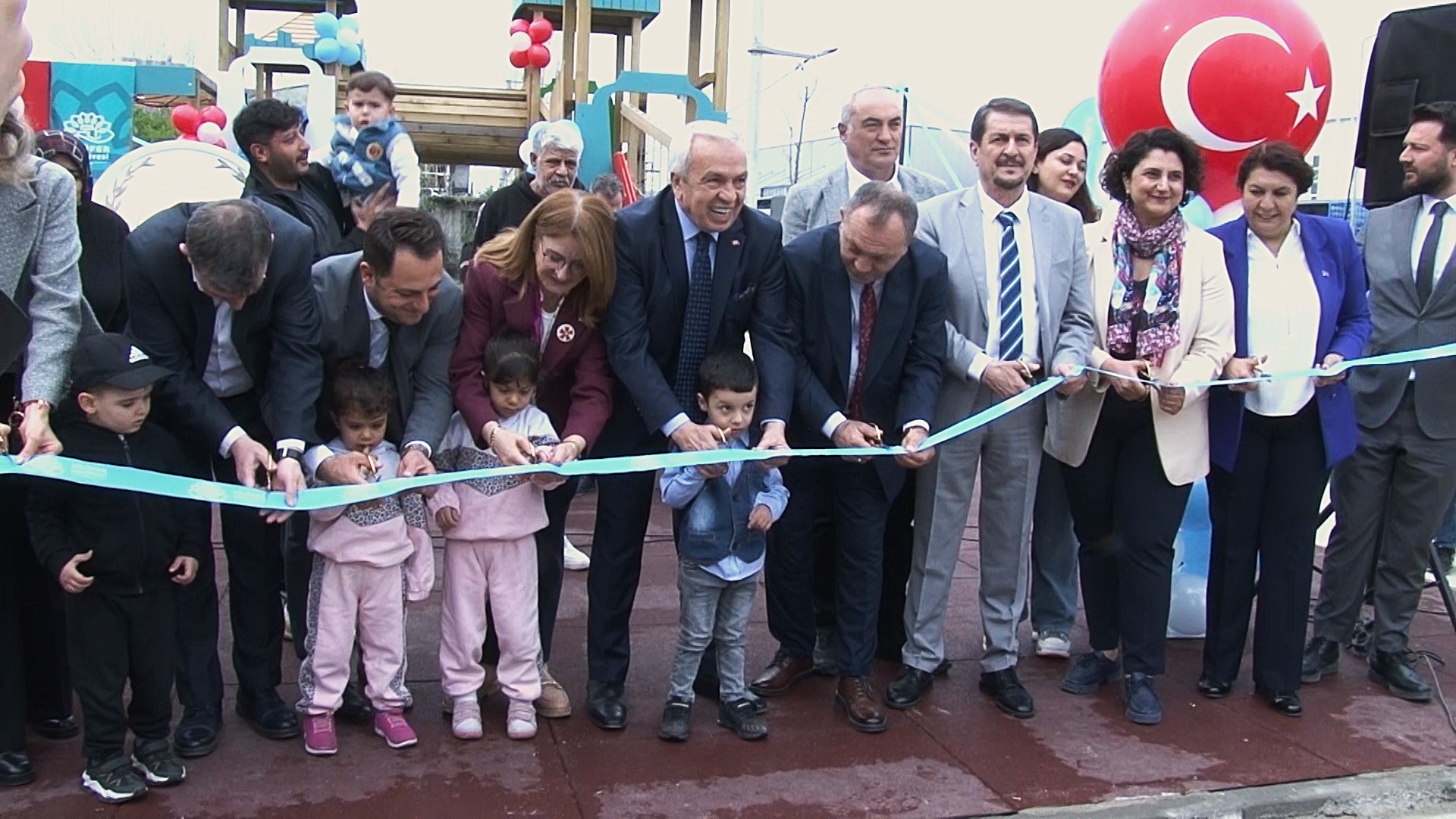 Nilüfer Belediyesi yeşil alan ve park yatırımlarını sürdürürken diğer yandan
