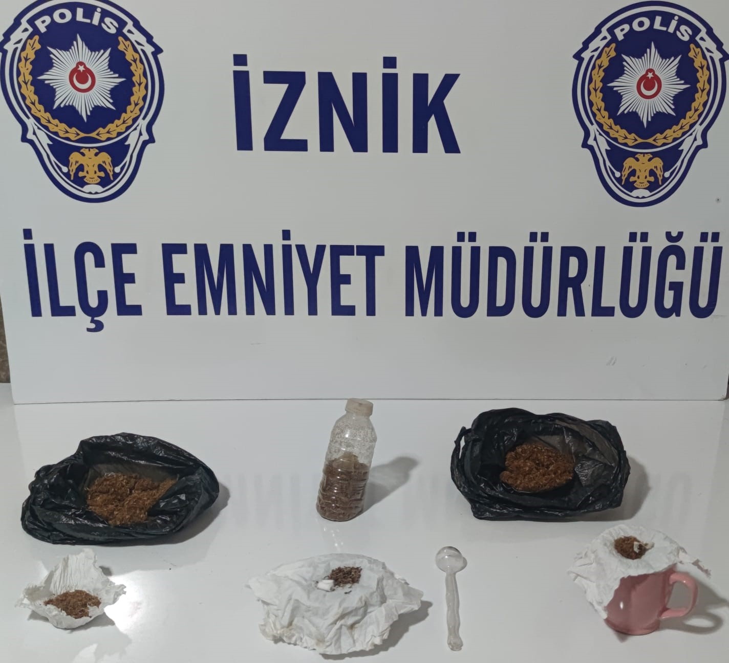 Yapılan çalışmalarda, M.K isimli şahsın üzerinde yapılan aramada 108 gram