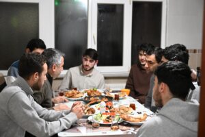 Yıldırım Belediye Başkanı Oktay Yılmaz, Bursa Teknik Üniversitesi öğrencileriyle bir