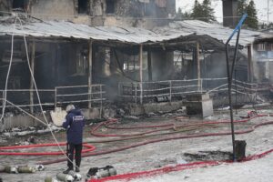 Yapılan otopsinin ardından yakınlarına teslim edilen cenazeler, yarın öğlen kılınacak