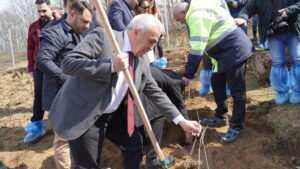 Nilüfer Belediyesi hem tarım alanlarını geliştirmek hem de üretimi desteklemek