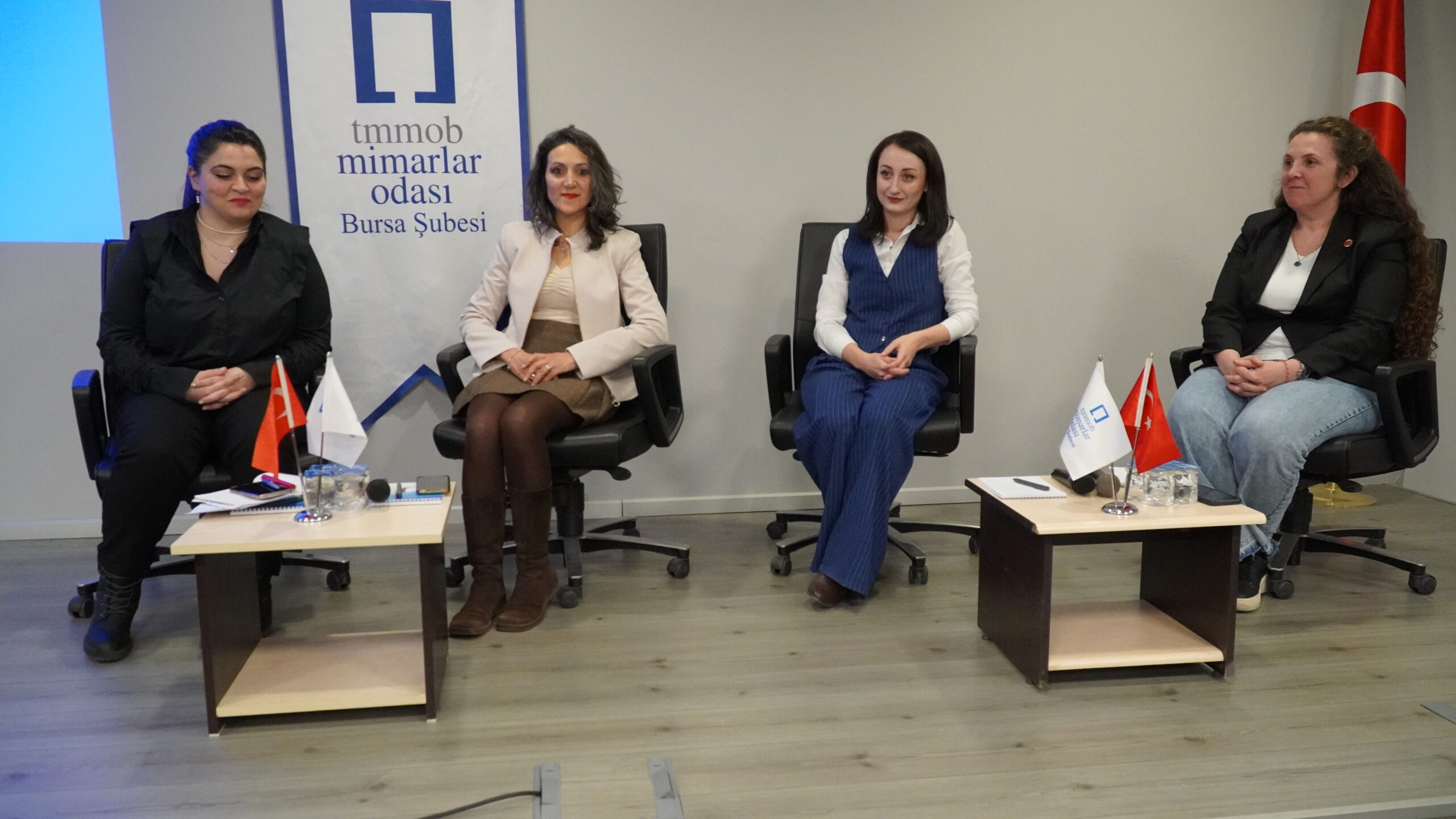 Açılış konuşması yapan TMMOB Mimarlar Odası Bursa Şube Başkanı Şirin