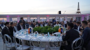 Yunus Tesisleri’nde düzenlenen iftar yemeğine İlçe Kaymakamı Mehmet Okur, İlçe