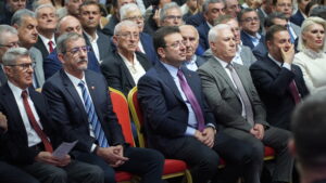 Nilüfer Cengiz Göllü Voleybol Salonu’nda Bursalılar’la buluşan Ekrem İmamoğlu, yoğun