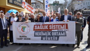 Bursa’da 14 Mart Tıp Bayramı, sağlık çalışanlarının hak taleplerini dile