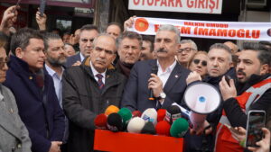 Cumhuriyet Halk Partisi Bursa İl Başkanlığı binasında yapılan açıklamaya CHP
