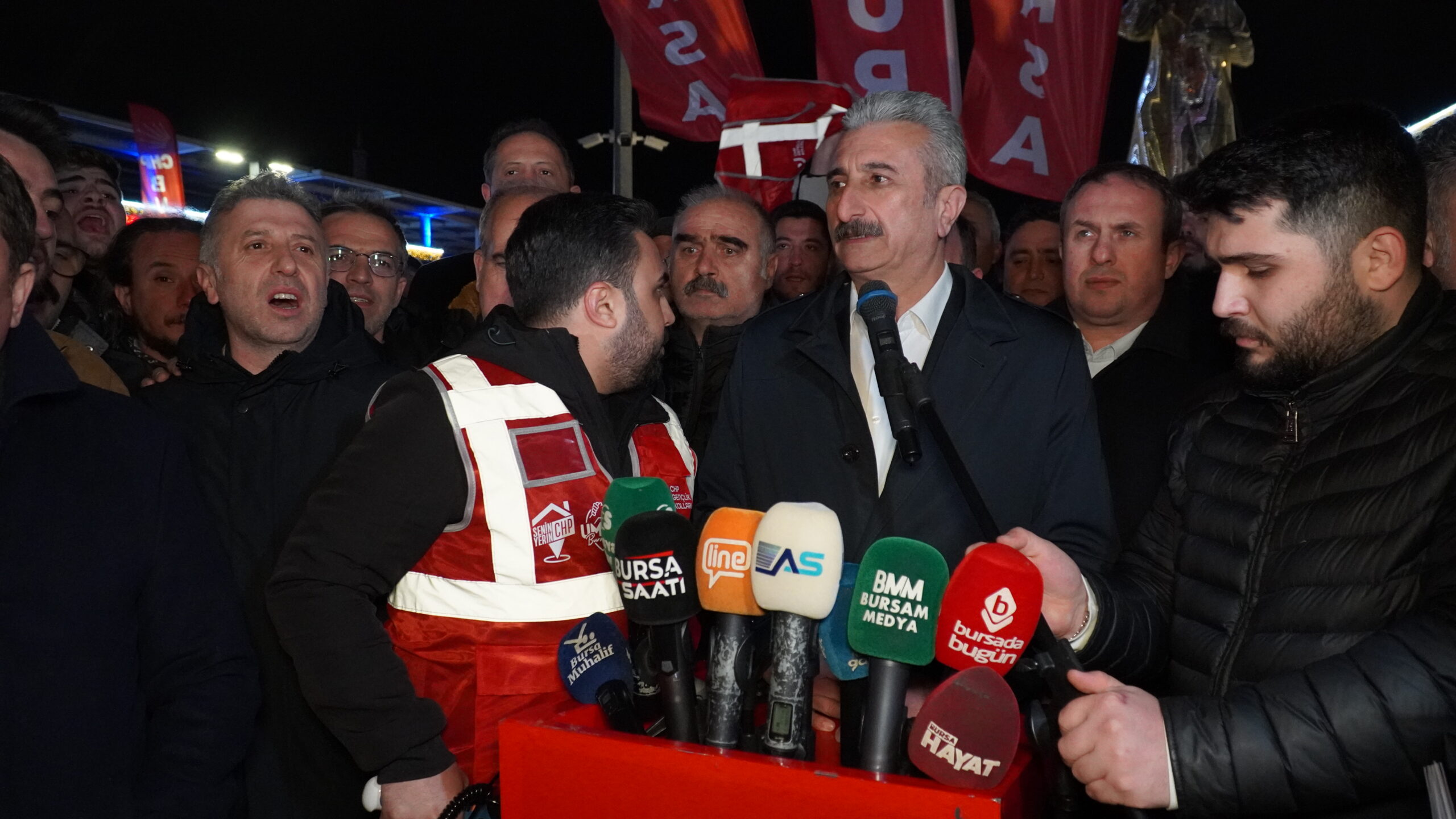 Ardında genel merkezden ve partiden yapılan çağrı ile Bursalı vatandaşlar