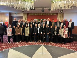 Elegance Düğün Salonu’nda gerçekleşen iftar yemeğine Mustafakemalpaşa Belediye Başkanı Şükrü