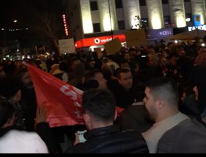 Bursa’da İmamoğlu protestosunda gergin anlar!