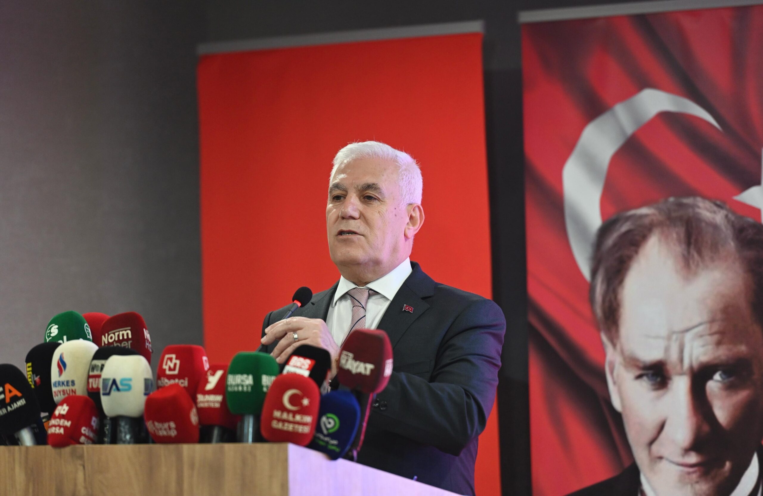 Bursa Büyükşehir Belediye Başkanı Mustafa Bozbey, Bursa Büyükşehir Belediye Meclisinde