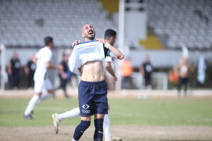 Bursaspor’un Kuşadasıspor ile deplasmanda oynadığı maçın 50. dakikasında sarı kart