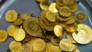 Altın, ABD Merkez Bankası’nın (Fed) faiz kararı öncesi rekor kırdı.